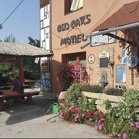 Old Car's Hotel