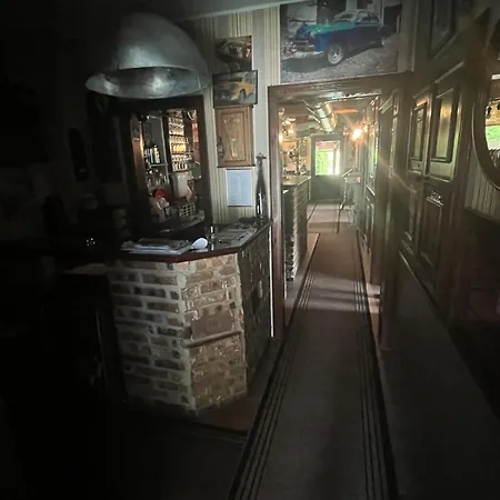 Old Car's Hotel