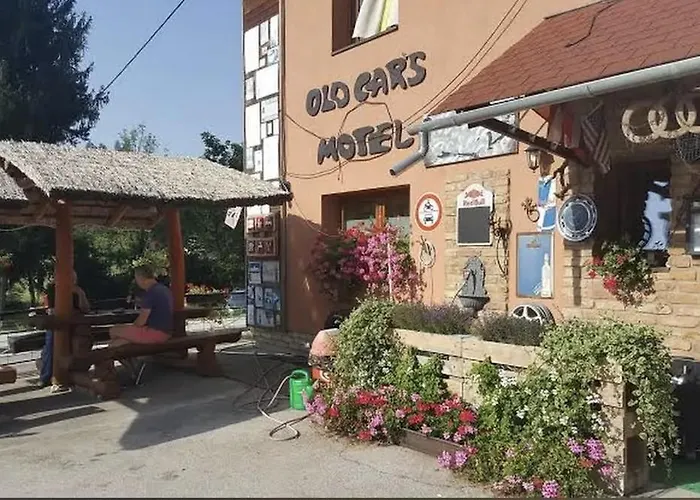 Old Car's Hotel
